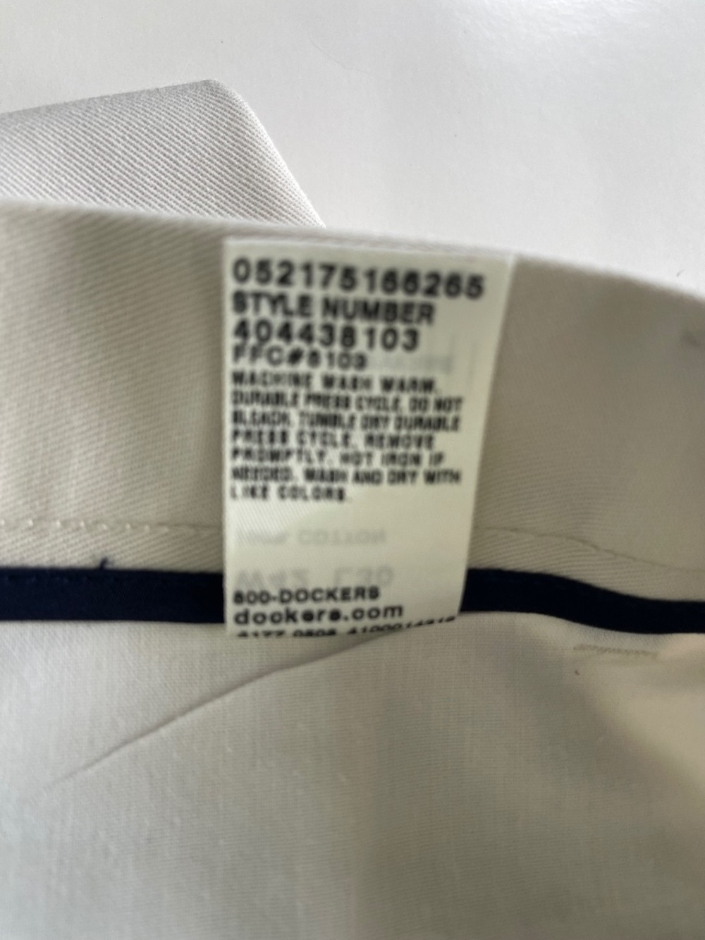 Dockers Mens Khaki Chino Pants 42x30 Pleated - Picture 11 of 15